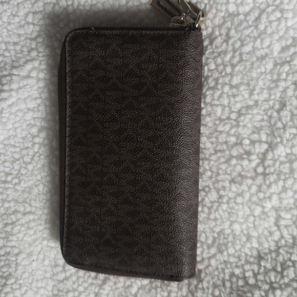 Michael Kors large, logo wallet - Picture 2 of 10